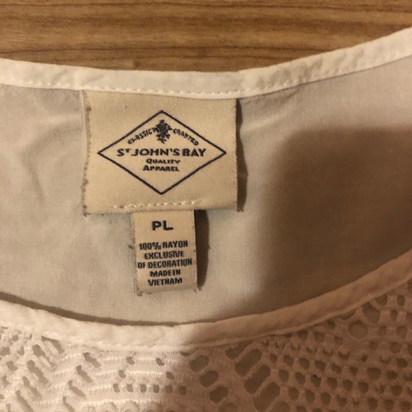 White blouse - Picture 4 of 4